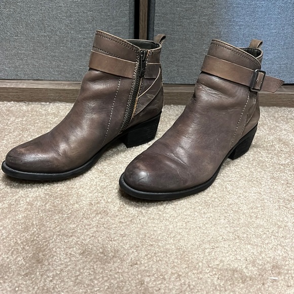 Vince Camuto Beamer ankle boot - Picture 1 of 12